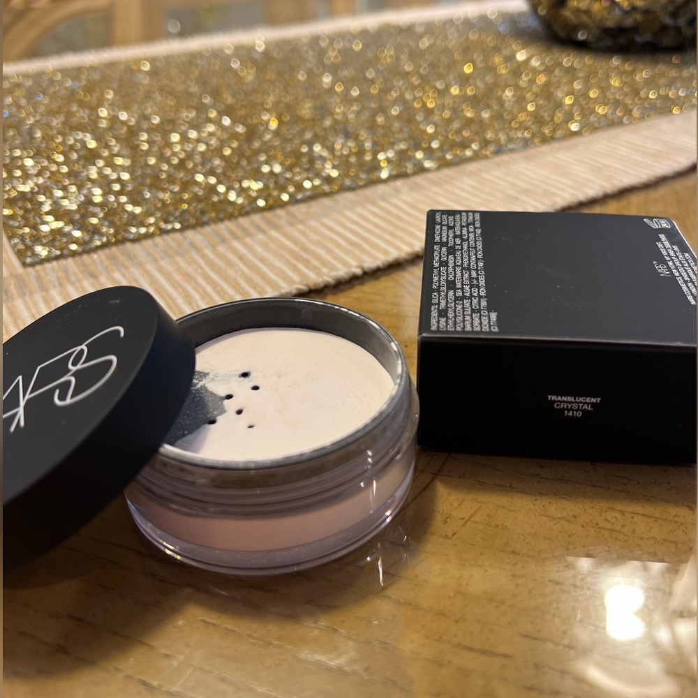 NARS. Light Reflecting Setting Powder- Loose (Translucent Crystal) - Picture 2 of 3